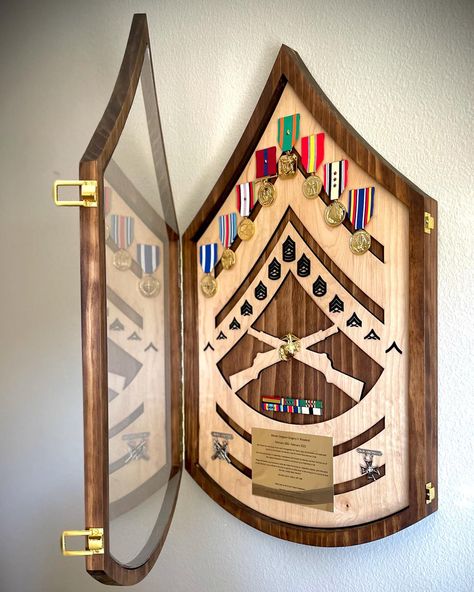 Get your Custom Military Gifts— unique with your own style in mind. 🫵🏽 Shadow Boxes | Desk Cases | Plaques • DM to get your today 📨 • EAS | PCS | Retirement | …just because 🍂 WWW.OAKPLACE.COM #Marines #Navy #Army #AirForce #CoastGuard Military Wall Decor Ideas, Military Memorabilia Display, Military Room Ideas, Memorial Service Decorations, Military Shadow Box, Memorabilia Display, Military Memorabilia, Military Marines, Navy Army