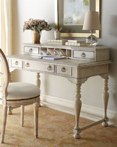 Antique White Desk, Painted Desk, White Desk, Casa Vintage, Antique Desk, Matching Chairs, Study Style, Vintage Desk, Home Desk