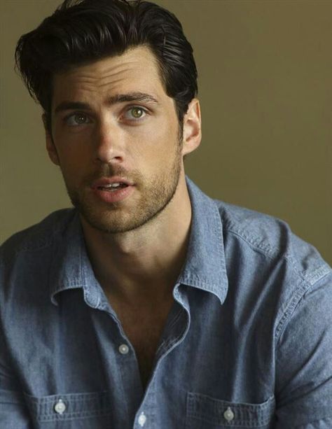 Guys With Green Eyes, Character Inspiration Male, Boys Long Hairstyles, Italian Men, Face Characters, Elegante Casual, Aesthetic Guys, Book Boyfriends, Men Model