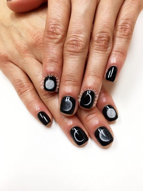 Black and white nails. Moon phases. Ohm symbol. #PreciousPhan Solar Eclipse Nail Ideas, Eclipse Nails Design, Eclipse Nail Ideas, Phases Of The Moon Nails, Eclipse Nail Art, Solar Eclipse Nail Art, Moon Phases Nails, Solar Eclipse Nails, Phases Of The Moon Nail Art