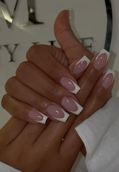 Vacation Nail Inspo French, Nails Verlauf, White Nails With French, Basic Nails Ideas, Nagel Inspiration, Acrylic Nails French Tip, Acrylic Nails French, Color Trends 2024, Acrylic Nails Almond Shape