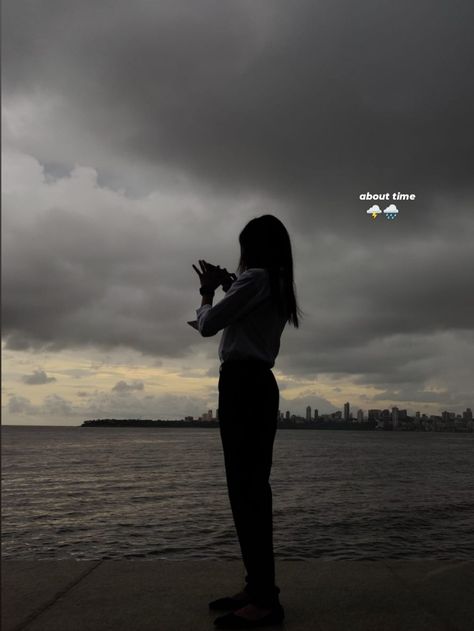 marine drive, mumbai Marine Drive Mumbai Photo Poses, Marine Drive Mumbai Instagram Story, Marine Lines Mumbai Snap, Marine Drive Mumbai Snapchat, Mumbai Quotes, Marine Drive Mumbai, Mumbai Travel, Beach Photo Inspiration, One Word Instagram Captions