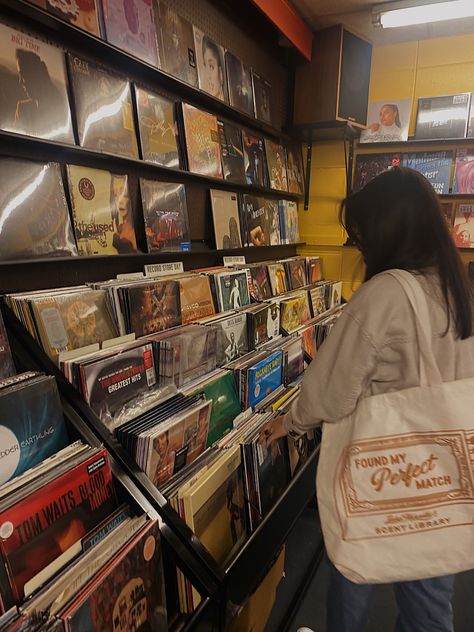 Vinyl Girl Aesthetic, Vinyl Store Aesthetic, Vinyl Photoshoot, Record Store Aesthetic, Record Shopping, Store Aesthetic, Vinyl Aesthetic, Record Shop, Vinyl Cd