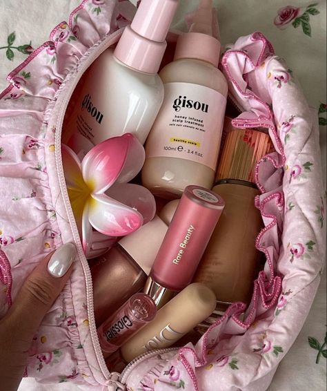 Makeup Bag Essentials, Pink Lifestyle, Skincare Essentials, Pink Aura, Pretty Skin Care, What In My Bag, Pretty Skin, Pink Girly Things, Healthy Lifestyle Inspiration