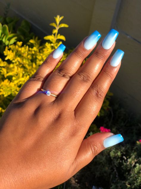 Summer Acrylic Nails Blue Ombre, Blue Ombre Nails Square, Ombré Nails Blue, Blue Short Nails Design, Blue Ombre Gel Nails, White And Blue Ombre Nails, Gradient Nails Blue, Blue Ombre Acrylic Nails, Short Nails Ideas Purple