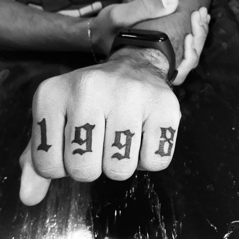 #tattoo #brabona pro @jpsousa09 #1998 #90schildren #90s #tattoos #tattoodo #blackwork #fingerstattoo #blackink... Back Tattoos Men, Dumbbell Tattoo, 1998 Tattoo, Side Finger Tattoos, Knuckles Tattoo, 90s Tattoos, Tattoo For Boyfriend, Tatted Men, Finger Tats