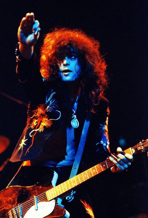 Jimmy Page on stage at Earls Court Arena in London, 1975. John Bonham, Led Zep, Musica Rock, Dazed And Confused, Rock N’roll, Jimmy Page, I'm With The Band, Robert Plant, Guitar Hero