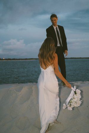 Intimate Beach Wedding in New Smyrna Beach, Florida — Kelly Keene Photography Cocoa Beach Wedding, Mini Beach Wedding, Socal Beach Wedding, Elopment Wedding Dress Beach, Bali Beach Wedding, Small Beach Wedding Aesthetic, Beach Wedding Intimate, Coastal Beach Wedding, Elopement Ideas Beach