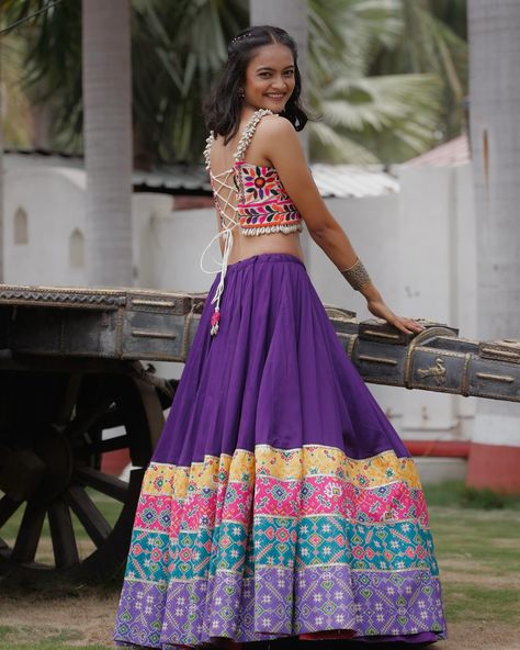 Elegant purple lehenga with intricate Patola prints and matching Gamthi work blouse, featuring stunning Kodi detailing. A perfect blend of tradition and style! @rups_boutique #NavratriCelebrations #GarbaOutfitInspo #navratrifashion Navratri Ideas, Gamthi Work, Garba Outfit, Navratri Lehenga, Patola Print, Garba Dress, Purple Lehenga, Navratri Dress, Navratri Chaniya Choli