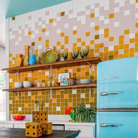 Fireclay Tile on Instagram: "Talk about a mosaic moment!🤩 This eye-catching backsplash, created by @banyanbridges and @home_ec_op on their @MagnoliaNetwork show #Artfully Designed, is a whimsical blend of art and functionality featuring our #Fireclay3x3 Ceramic Tile in a playful mosaic of #FireclayDawn, #FireclayCalcite, #FireclaySunflower and #FireclayMustardSeed. Tap the link in bio to step inside. ⁠ -⁠ Design: @banyanbridges and @home_ec_op ⁠" Bar Tile, Organic Modern Living Room, Tile Colors, Beautiful Backsplash, Unique Kitchen Backsplash, White Kitchen Tiles, Mosaic Tile Designs, Unique Backsplash, Quirky Kitchen