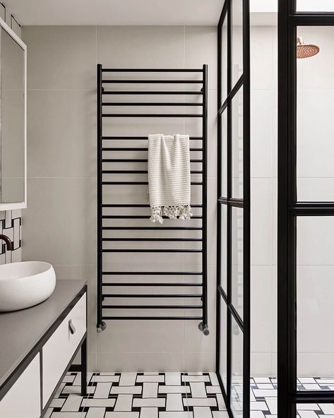 Small Bathroom Ideas: Design Tips to Make the Most of Any Bathroom Space | Sitchu Australia Parisian Bathroom Decor, Parisian Bathroom, Timeless Bathroom Design, Small Bathroom Decor Ideas, Monochrome Bathroom, Black White Bathrooms, Beautiful Bathroom Designs, Laundry Ideas, Apartment Floor