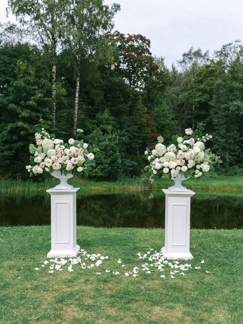 Wedding Ceremony Flower Pedestal, Wedding Flowers Outdoor Ceremony, Alter Arrangements Church, Large Ceremony Arrangements, Wedding Ceremony Urn Arrangements, Ceremony Urn Arrangements, Pillar Flower Decoration, Urn Wedding Arrangements, Urn Flower Arrangements Wedding