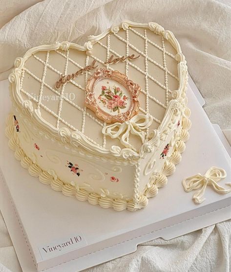 Bridgerton Cake, Flower Bouquet Cake, Victorian Cakes, Bakery Style Cake, Bolo Vintage, Carousel Cake, Vintage Birthday Cakes, Pearl Cake, Special Birthday Cakes