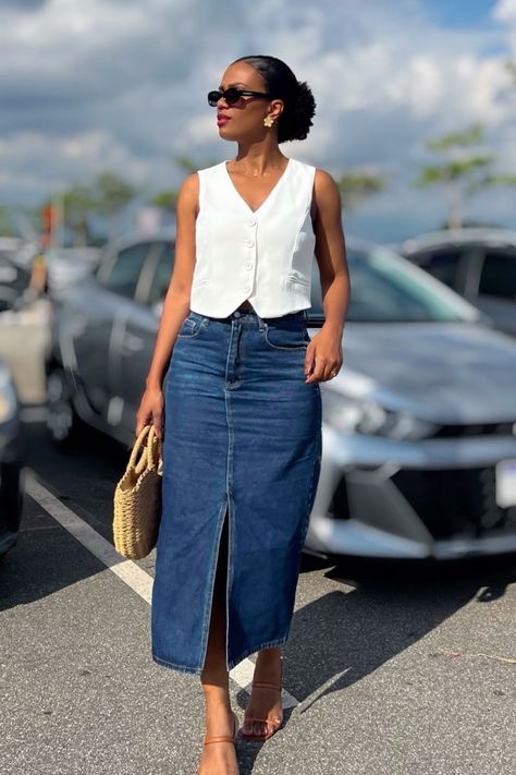 Style A Denim Skirt Summer Outfits, Jeans Skirt Outfit Summer, Long Denim Skirt Outfit Summer Casual, Denim Midi Skirt Outfit Summer, How To Style Denim Skirt, Summer Midi Skirt Outfits, Long Jean Skirt Outfits Summer, Denim Skirt Summer Outfit, Long Jeans Skirt Outfit