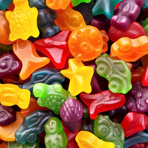 How cute is this Mayceys Kids Mix 🤩  It's a selection of yummy fruity gummies shaped like cars, turtles, fish, stars, ice creams, jet planes, clocks and hats. I think these would be perfect for a kid's birthday party! Gummy Aesthetic, Gummy Candies, Yummy Ice Cream, Gummy Worms, Rainbow Candy, Sugar Sugar, Ice Creams, Gummy Candy, Jelly Beans