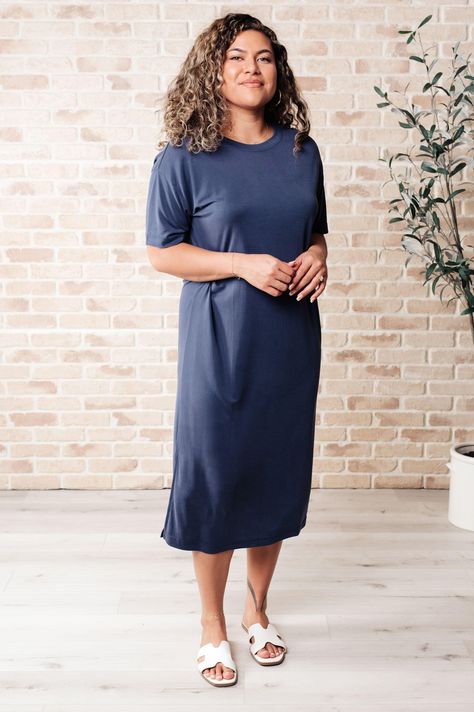 Stay cool in our comfy Keeping It Chill Maxi Dress. Perfect for hot days. Click the link below to buy now: https://daverrifashions.com/products/keeping-it-chill-drop-shoulder-maxi-dress-in-dark-night Follow us on Instagram @daverrifashions #ChillVibes #SummerStyle #Fashion #WomensFashion #PlusSizeClothing #WomensClothing #ShopNow #DaverriFashions Stretch Bands, Dark Night, Stay Cool, Earrings Set, Maxi Dresses, Boutique Clothing, Drop Shoulder, Summer Dress, Round Neckline