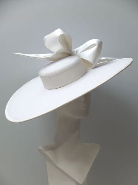 John Boyd, Wedding Pearl Jewelry, Summer Couture, Fascinator Hats Diy, Classy Hats, Veiled Hats, Bridal Hat, Elegant Hats, Kentucky Derby Hats