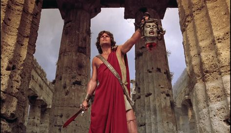 Harry Hamlin as Perseus, holds the severed head of Medusa in Clash of the Titans (MGM, 1981). Perseus Costume, Perseus Art, Clash Of The Titans 1981, Roman Clothing, Ray Harryhausen, Harry Hamlin, Prehistoric Man, Monster Movies, Spell Check