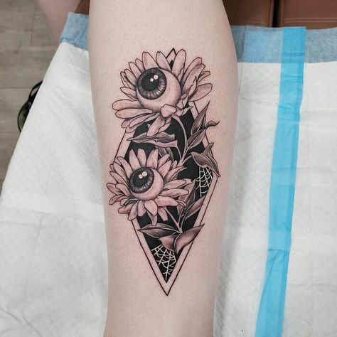 Flower Halloween Tattoo, Halloween Half Sleeve Tattoos For Women, Tattoos For Horror Lovers, Spooky Ornamental Tattoo, Spooky Above The Knee Tattoo, Spooky Fall Tattoos, Spooky Half Sleeve Tattoos For Women, Skull Halloween Tattoo, Halloween Leg Tattoos Women