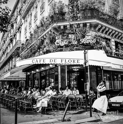 Paris Vintage Aesthetic, Vintage Paris Aesthetic, Cafe Black, Paris Black And White, Parisian Cafe, Old Paris, Paris Vintage, Paris Aesthetic, Paris Cafe