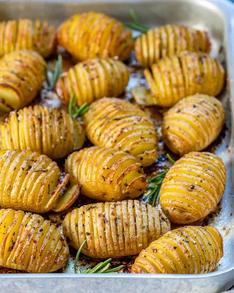 THE BEST Garlic Butter Hasselback Potatoes Recipe, that is crispy on the outside and tender on the inside| Hasselback Potatoes | Healthy Potatoes | Garlic Potatoes | #potatoes #hasselbackpotatoes. www.healthyfitnessmeals.com Best Garlic Butter, Potatoes Healthy, Fitness Meals, Garlic Roasted Potatoes, Healthy Potatoes, Hasselback Potatoes, Healthy Fitness Meals, Garlic Potatoes, Baked Fries