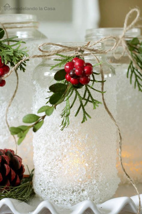 A GORGEOUS winter decoration - Epsom salts Luminaries - SO easy! Epson Salt, Christmas House Lights, Christmas Mason Jars, Christmas Jars, Easy Christmas Crafts, Epsom Salt, Mason Jar Crafts, Jar Crafts, Christmas Centerpieces