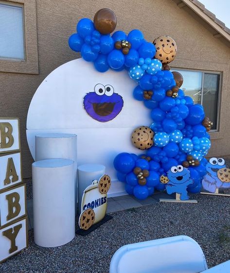 Cookie Monster 1st Birthday Balloon Garland, Cookie Monster Birthday Backdrop, Cookie Monster 1st Birthday Backdrop, Cookie Monster Balloon Decorations, Cookie Monster Maternity Pictures, Cookie Monster Overalls, Cookie Monster Balloons, Cookie Monster Balloon Garland, Baby Shower Cookie Monster Theme