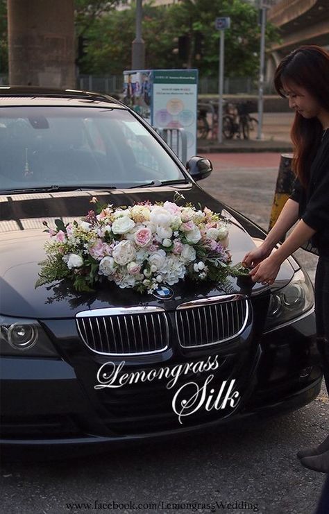 Bmw Wedding, Car Decoration Ideas, Wedding Car Deco, White And Pink Flowers, Bridal Car, Wedding Car Decorations, Car Deco, Kid Friendly Travel Destinations, Valentine Photography