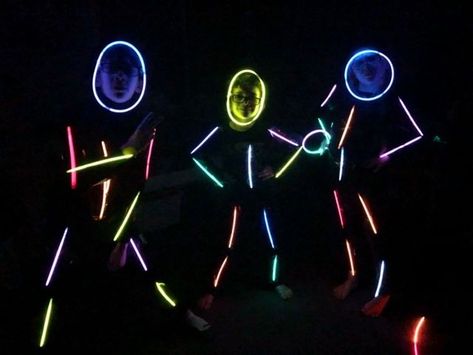 Diy Glow Party Ideas, Bday Party Boy, Diy Minecraft Birthday Party, Glow Party Decorations, Glow Theme Party, Winter Light Festival, Sleepover Party Games, Kids New Years Eve, Glow Stick Party