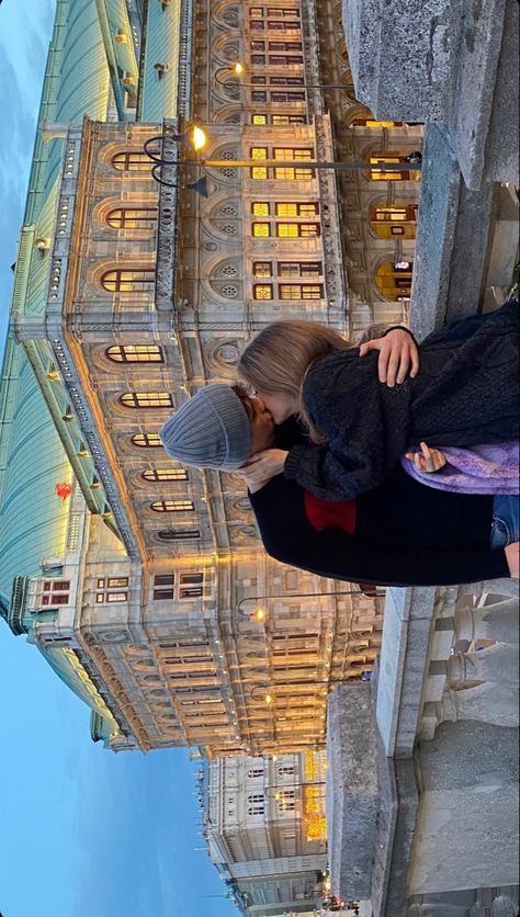 Couples Photos Vienna, Austrian Fashion Vienna, Vienna Couple Photos, Vienna Photo Ideas Winter, Vienna Austria Christmas, Vienna Photo Ideas, Vienna Wallpaper, Wien Aesthetic, Vienna Winter