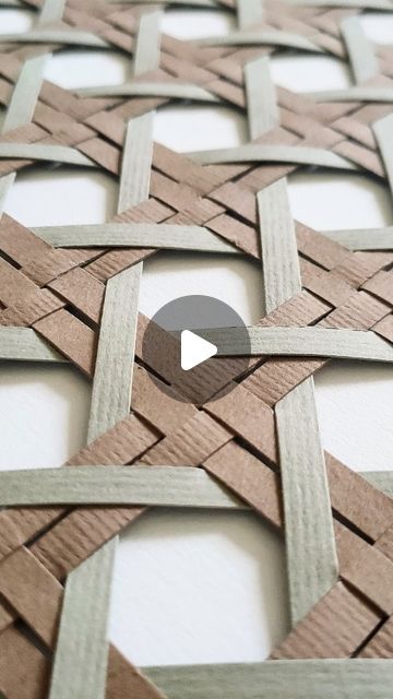 Paper Weaving Patterns Design, Paper Weaving Art, Kirigami Patterns, Weaving Patterns Design, Paper Weave, Cardboard Creations, Cardboard Craft, Basket Weaving Patterns, Paper Weaving