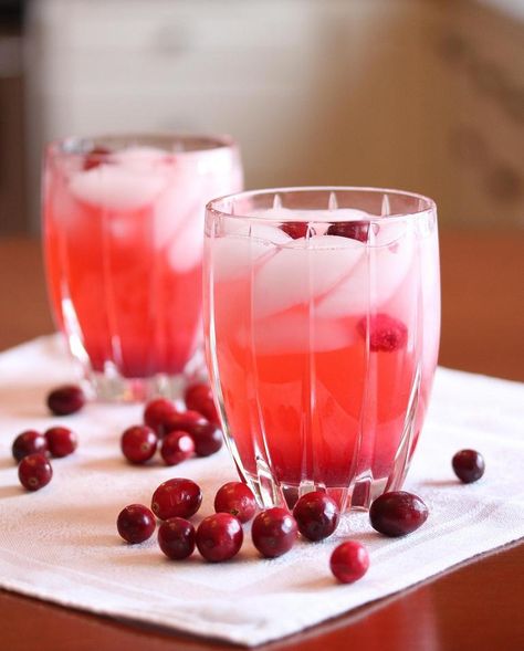 Cranberry Vodka Spritzer 021_crop Red Drink, Spritzer Recipes, Red Drinks, Cranberry Vodka, Cranberry Cocktail, Holiday Drink, Gin Fizz, Fancy Drinks, My Funny Valentine