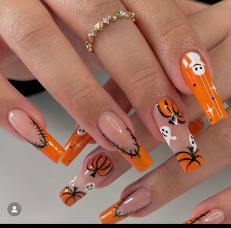 Fall Back To School Nails, Short Nail Ideas For Halloween, Spooky Season Nails Simple, Short Almond Halloween Nails Designs, Spooky Halloween Nails Almond, Fall Nails For School, Classy Halloween Nail Designs, Simple Halloween Nails Almond, Short Almond Nails Designs Fall