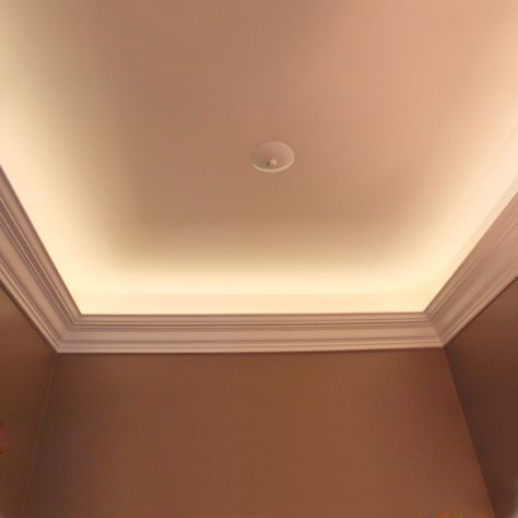 Balcony Composting, Cove Lighting Ceiling, Lighting Diy Ideas, Bedroom Ceilings, Ceiling Crown Molding, False Ceiling Living Room, Led Lighting Bedroom, Lighting Diy, Cove Lighting