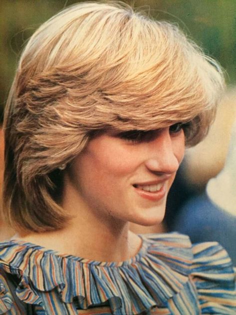 Christine on Twitter: "Same day perhaps?… " Modern Princess Diana Haircut, Diana Haircut, Diana Hair, Princess Diana Images, Princess Diana Hair, Prinz Charles, Princess Diana Fashion, Princess Diana Family, Princess Diana Photos