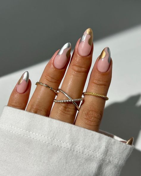 Mixed metals 💍✨ Gold and silver squiggles created using @nailsinc metallic mani markers 🫶 (paid to create) #nails #nailinspo #nailart… | Instagram Accent Nail Designs, Silver Nail Designs, Silver Nail Art, Gold Nail Art, Manicure Colors, Nail Shimmer, White Nail Designs, Party Nails, Nails Only