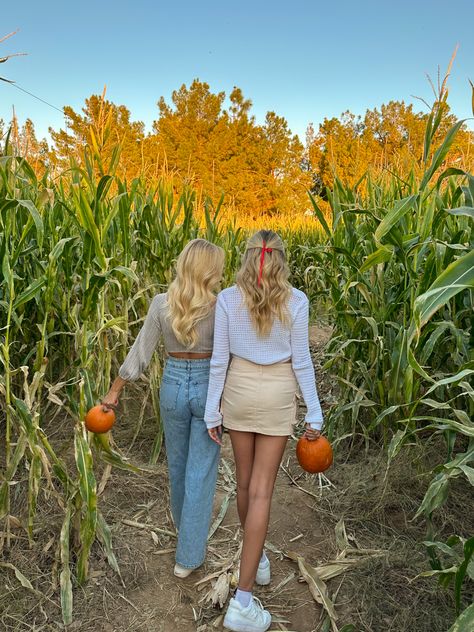 pumpkin patch, fall, friends, hair ribbon, pics Pumpkin Patch With Friends Aesthetic, Bsf Pumpkin Patch Pics, Pumpkin Patch Photoshoot Best Friends, Pumpkin Patch Pics Friends, Fall Best Friend Pictures, Pumpkin Patch Photoshoot Friends, Pumkin Patch Pictures, Cute Pumpkin Patch Pictures, Fall Pumpkin Patch Pictures