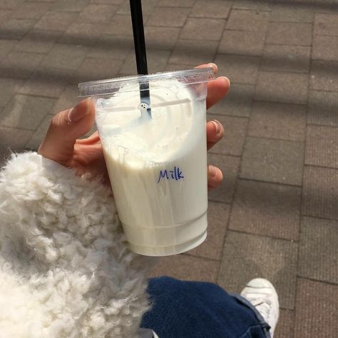 Milk Aesthetic, Virgo Moon, Cream Aesthetic, Aesthetic Japan, Foto Art, Beige Aesthetic, Brown Aesthetic, Aesthetic Themes, Cafe Food