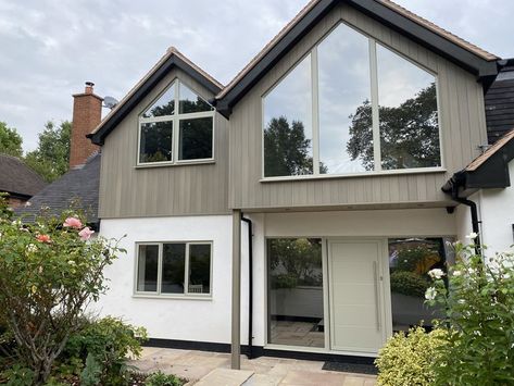 Choose the Eco Friendly, scratch and fade resistant Composite Cladding from Ecoscape. Looks Great – Lasts Longer with a long-life guarantee. Cladding Exterior, House Extension Plans, Composite Cladding, House Cladding, Bungalow Exterior, House Extension Design, Extension Designs, New Windows, Modern Coastal