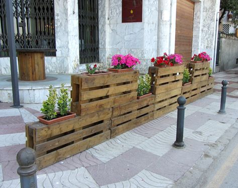 Sweet Smelling Flowers, Recycle Design, Inspiring Outdoor Spaces, Pallet Fence, Pallet Planter, Wooden Pallet Furniture, Pallet Outdoor, Recycled Pallets, Pallet Garden