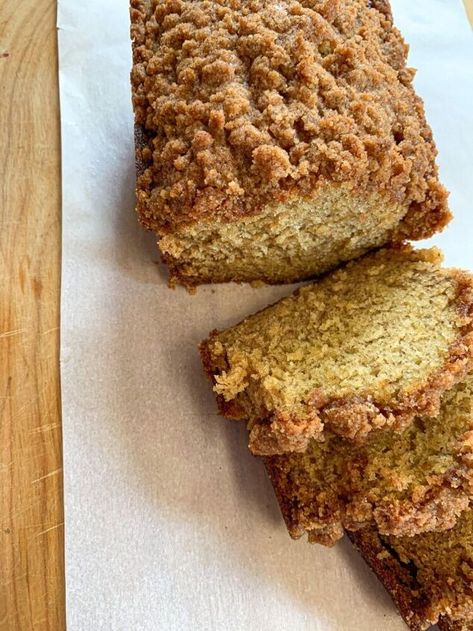 Fall Banana Bread Recipe, Banana Bread Cinnamon Crumb, Cinnamon Streusel Banana Bread, Fall Banana Bread, Cinnamon Crunch Banana Bread, Baking Banana Bread, Baking Banana, Breads Recipes, Cinnamon Banana Bread