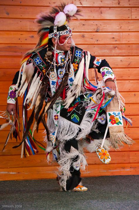 Grass Dancer, Grass Dance Outfits, Native American Dance, Native American Wisdom, Native American Warrior, Native American Regalia, Native American Images, Indian Arts, Native American Men