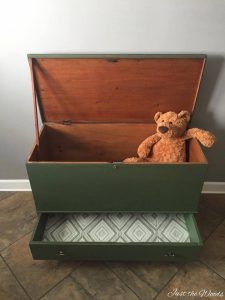 Painted Toy Chest, Painted Toy Boxes, Toy Trunk, Kids Storage Boxes, Green Painted Furniture, Antique Storage, Toy Chests, Kids Toy Boxes, Chest Furniture