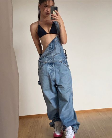 Women Dungarees Outfits, Dungarees Outfits, Dungarees, Outfits Aesthetic, Overalls, Lookbook, Women's Fashion, Instagram Posts, Pants