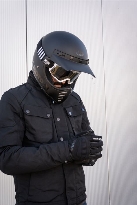 A great outfit for all cafe racer and scrambelr riders. The Bell Moto 3 has been incredibly popular since it received updated modern safety standards. Paired with Barstow goggles it looks brilliant! The REV'IT Bowery jacket is waterproof and has a thermal liner but retains a casual image, as do the REV'IT Hydra 2 gloves. Bell Moto 3, Outfit Biker, Bell Moto, Night Wolf, Bike Outfits, Roland Sands Design, Roland Sands, Bike Wear, Book Clothes