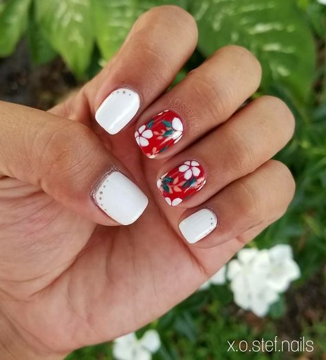 Hawaiian Nails Acrylic Short, Hawaii Dip Nails, Christmas Hawaii Nails, Hawaii Christmas Nails, Hawaiian Christmas Nails, Hawaiian Gel Nails, Simple Hawaii Nails, Tropical Holiday Nails, Nail Ideas Hawaii Flower