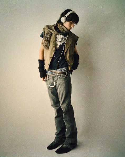 Gyaruo Men Outfits, 90s Punk Fashion Men, 2010 Fashion Men, 2000s Punk Fashion Men, Gyaruo Men Fashion, Dystopian Fashion Male, Vkei Outfits Men, Male Punk Outfits, Punk Mens Fashion