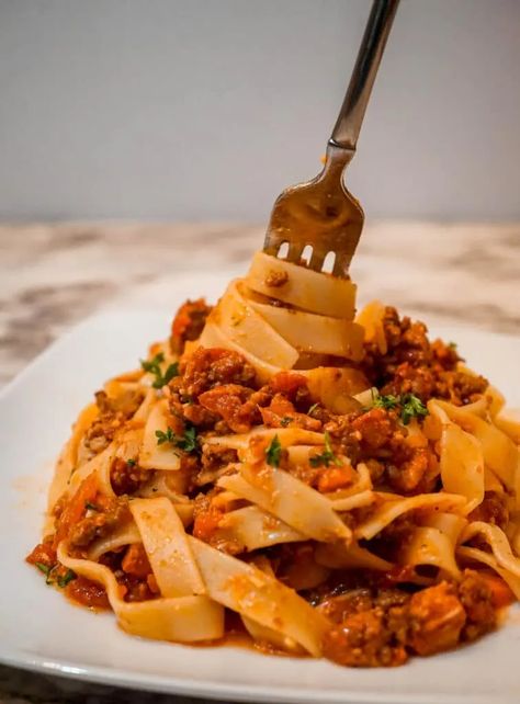 The Best Slow Cooker Bolognese Sauce Recipe with Tagliatelle Pasta Bolognese Slow Cooker, Slow Cooker Bolognese Sauce, Tagliatelle Bolognese, Slow Cooker Bolognese, Bolognese Pasta, Slow Cooker Pasta Recipes, Bolognese Sauce Recipe, Italian Lunch, Tagliatelle Pasta