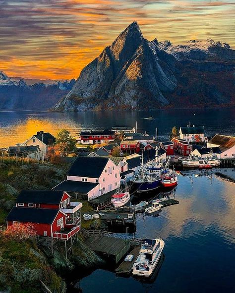 Matthieu berthou / travel sur Instagram : Paradise on earth...😍 Site : reine Lofoten Norway 🇧🇻 Lofoten Islands Norway, Scandinavia Travel, Nordland, Norway Travel, Beautiful Places In The World, Alam Yang Indah, Beautiful Places To Travel, Places Around The World, Nature Travel