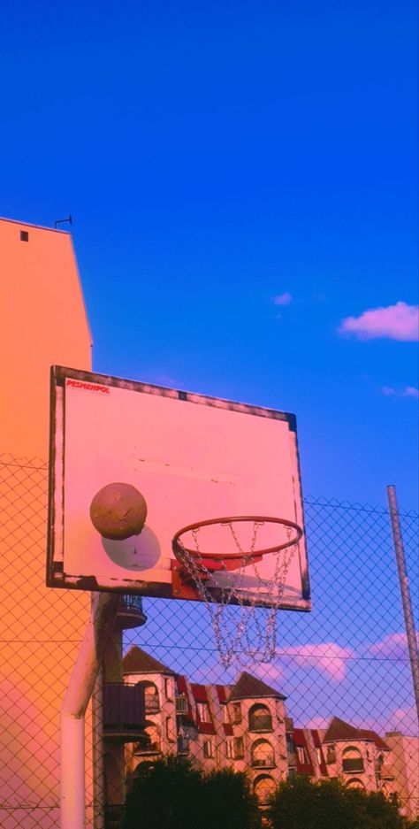 #basketball #holiday #playground #summer #aesthetic #instagram Basketball Playground Aesthetic, Playground Aesthetic, Basketball Playground, Nature Playground, 70s Aesthetic, Summer Nature, Phone Stuff, Morning Star, Content Ideas